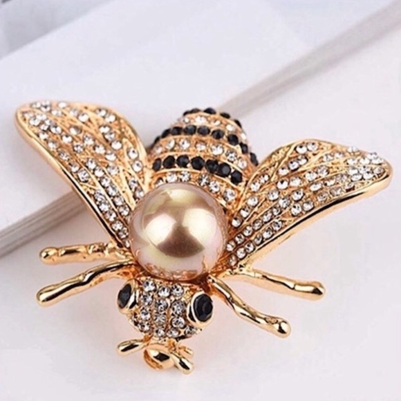 Gold Bee Brooch - Picture 4 of 9